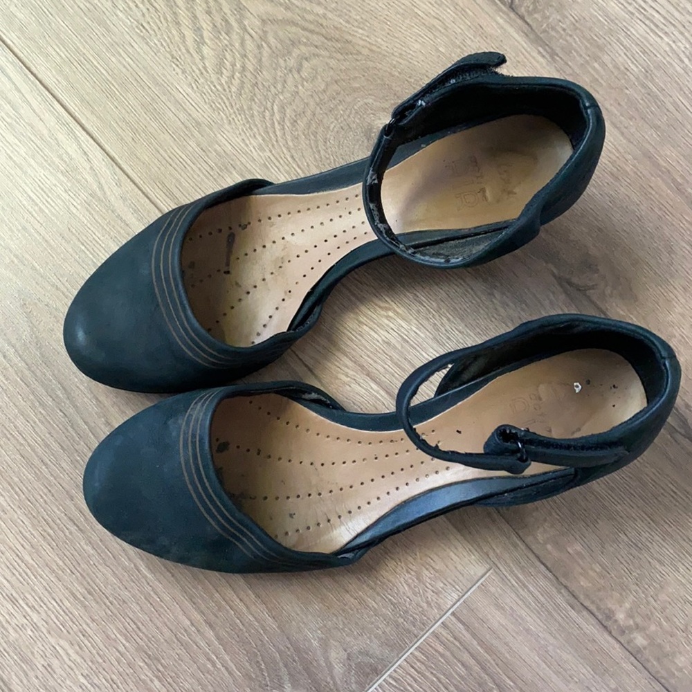 Black clarks active air low heal pumps